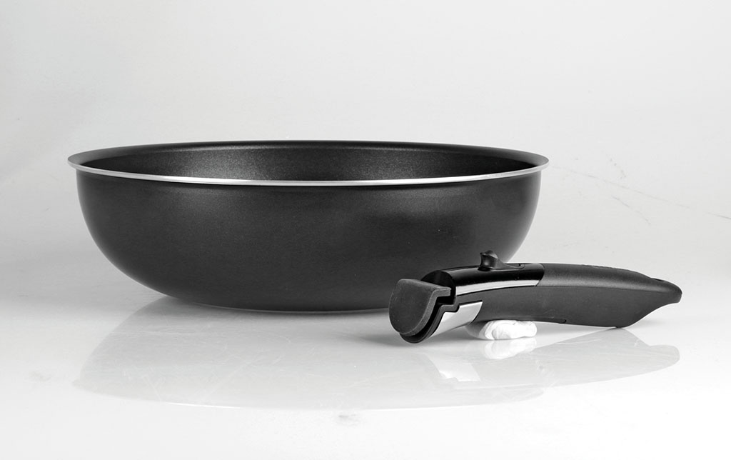 Image de Wok Aluminium Ø 28 cm - Colori Noir - Manche amovible SITRAMOVIBLE - Tous feux dont induction - revêtement noir anti-adhérent sans PFOA